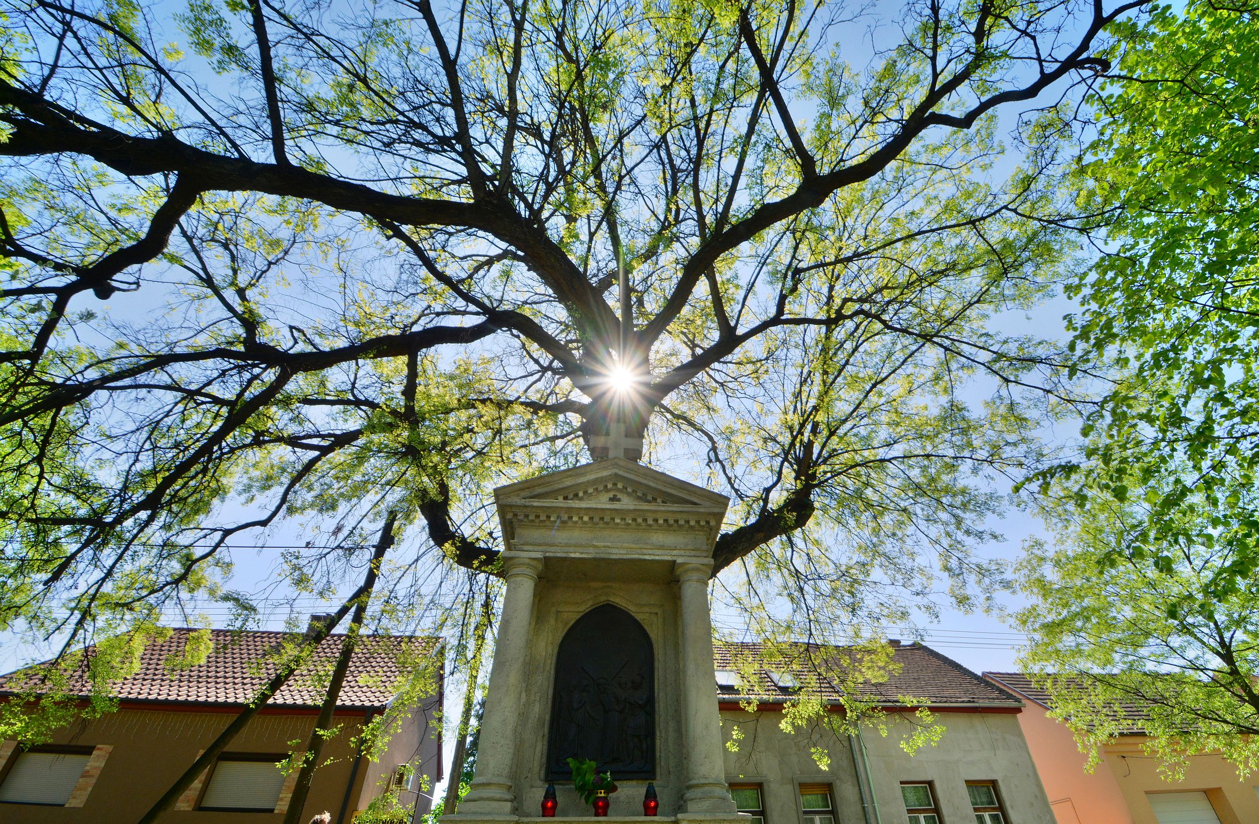 Fehérvár közös keresztútja nagypénteken a Palotavárosi kálváriánál